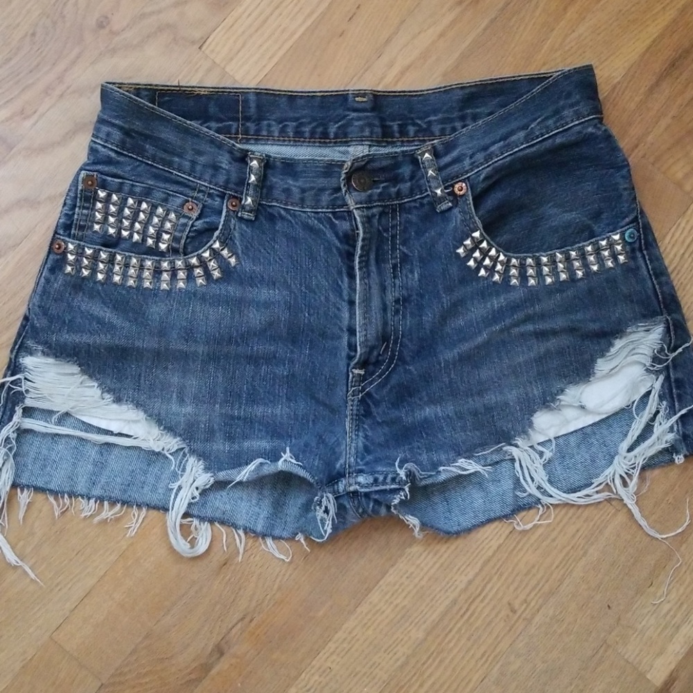 Levi's 505 studded shorts